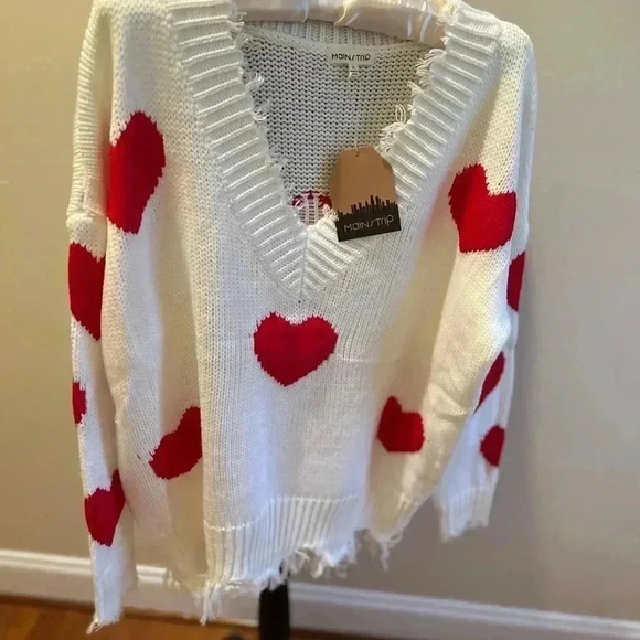 COPY - NWT HEART DISTRESSED SWEATER SIZE MEDIUM - Picture 10 of 11